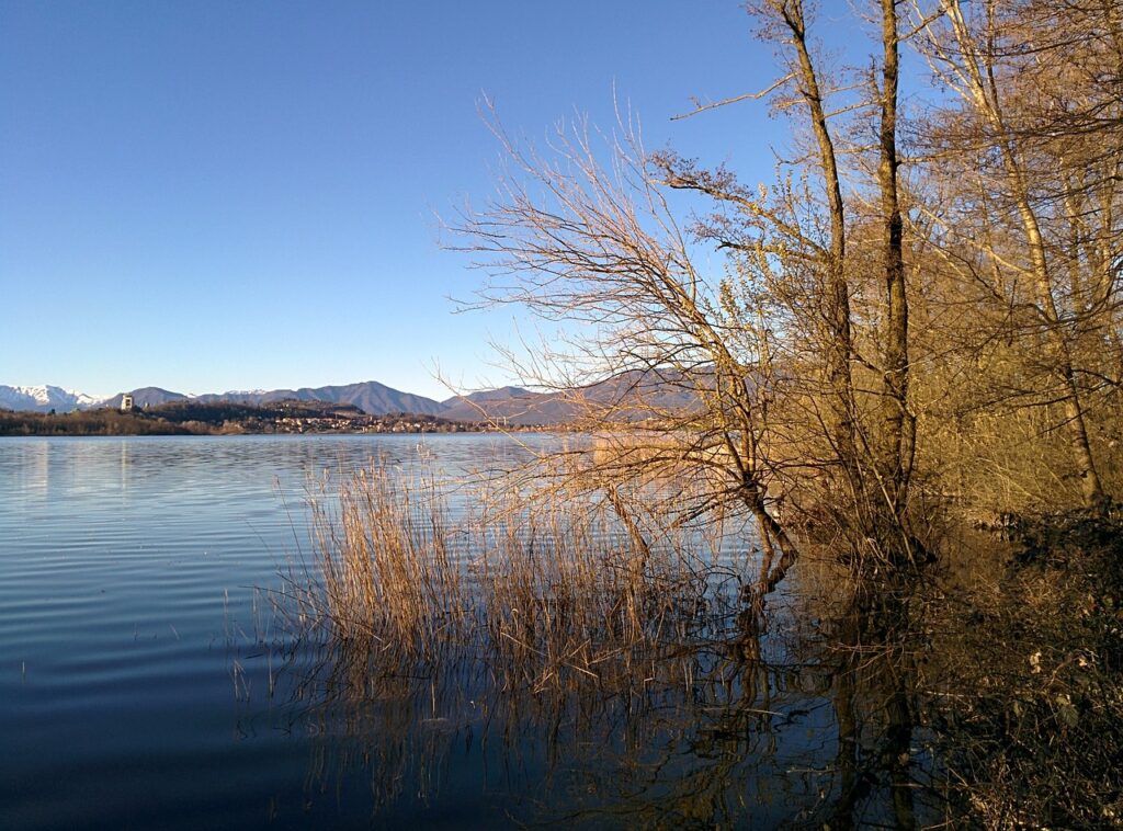 lago di comabbio lago maggiore